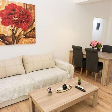 Renovated Spacious Flat 7Min To Subway Station- Atena Exterior foto